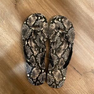 NWT Tory Burch flip flops size 8